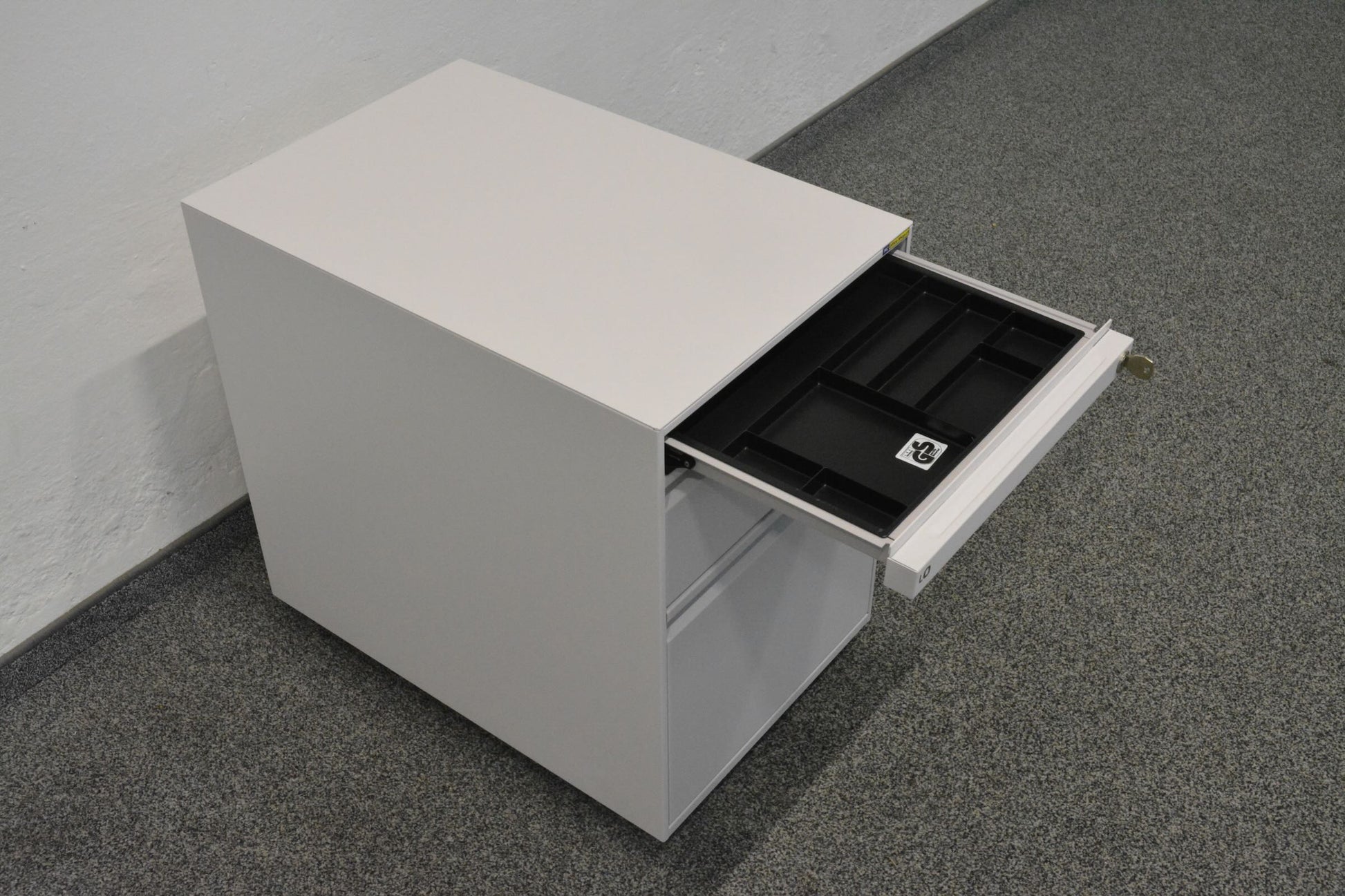 Lista Office Serie L Roll-Korpus mit Materialschale offen