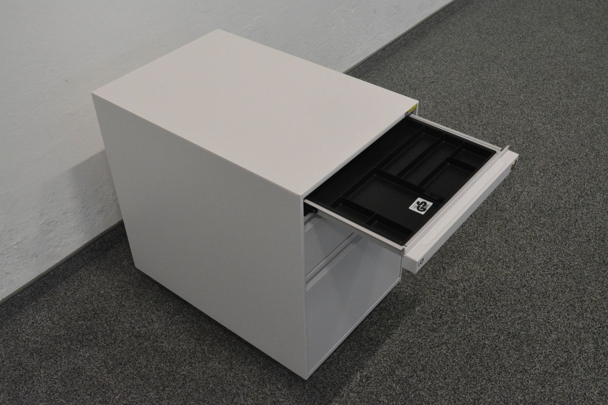 Lista Office Serie L Roll-Korpus mit Materialschale offen