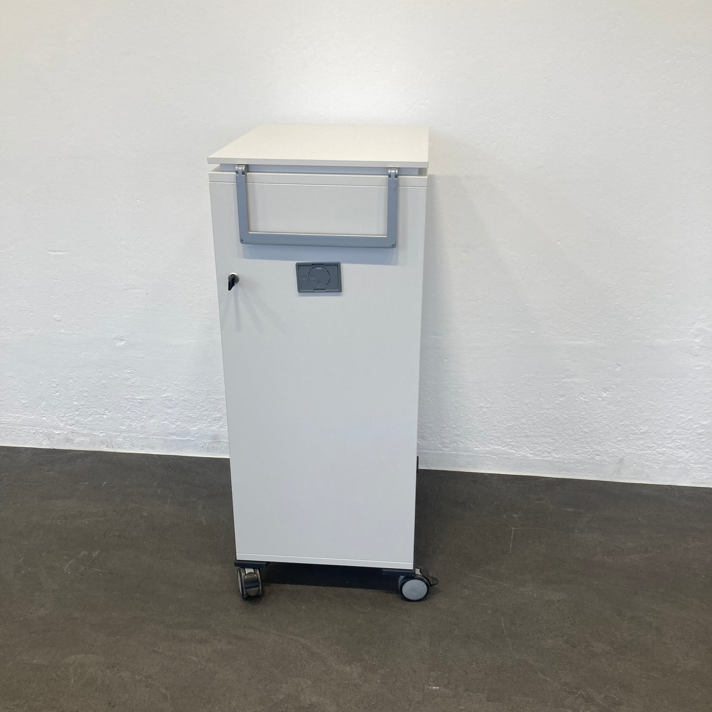  Steelcase Moby Roll-Caddy seitliche Ansicht mit Zugbügel - 6036280