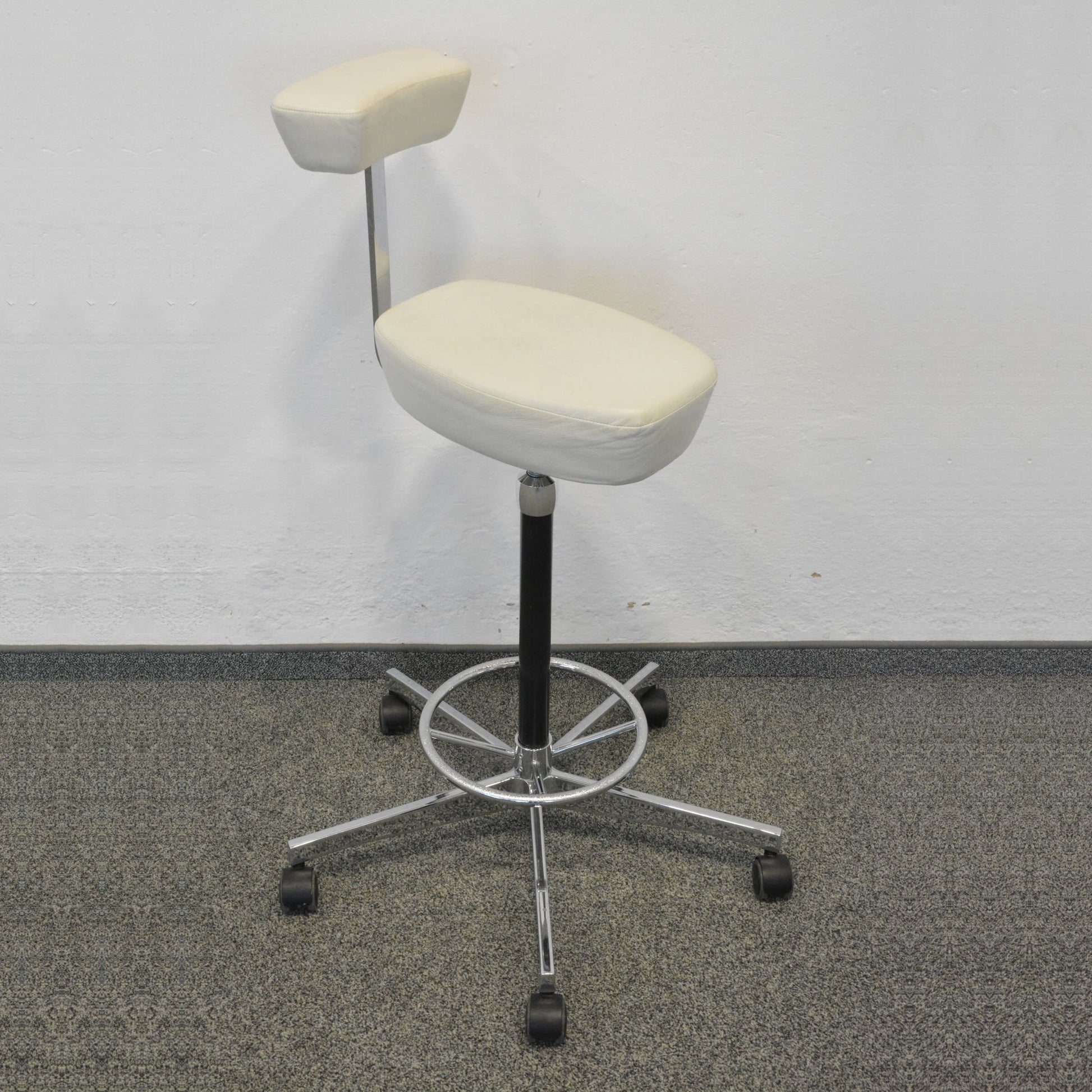 Vitra Nelson Perch Arbeitsstuhl mit Armstütze und Fussring