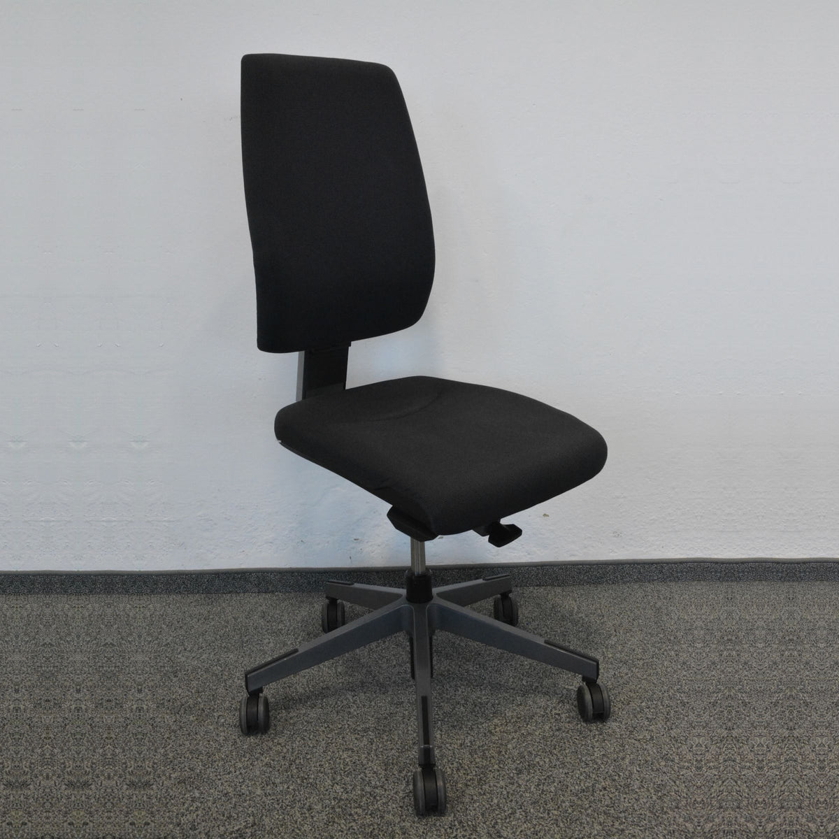 Giroflex G68 Bürodrehstuhl Fusskreuz in Anthrazit