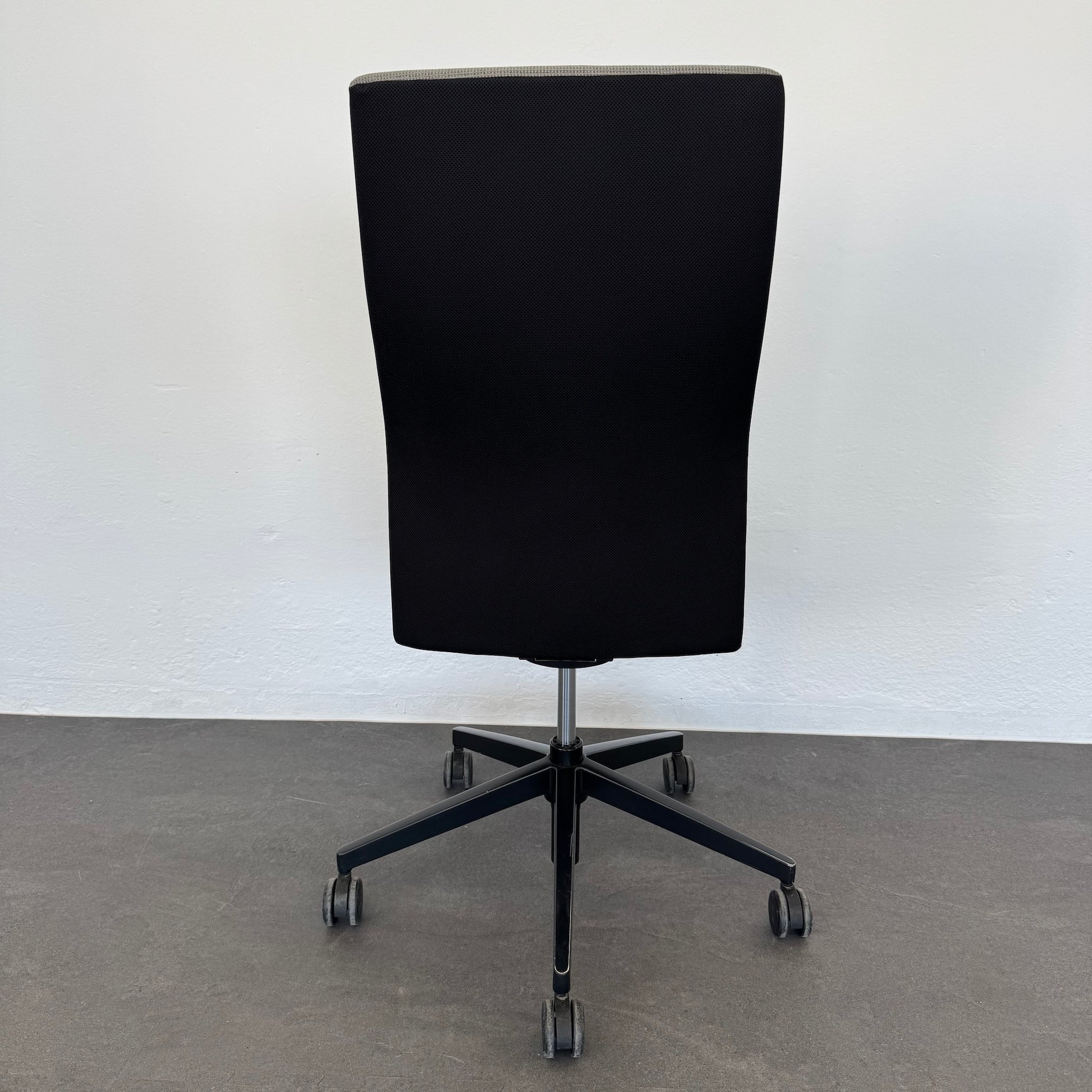 Züco Cubo Bürodrehstuhl Ansicht von hinten