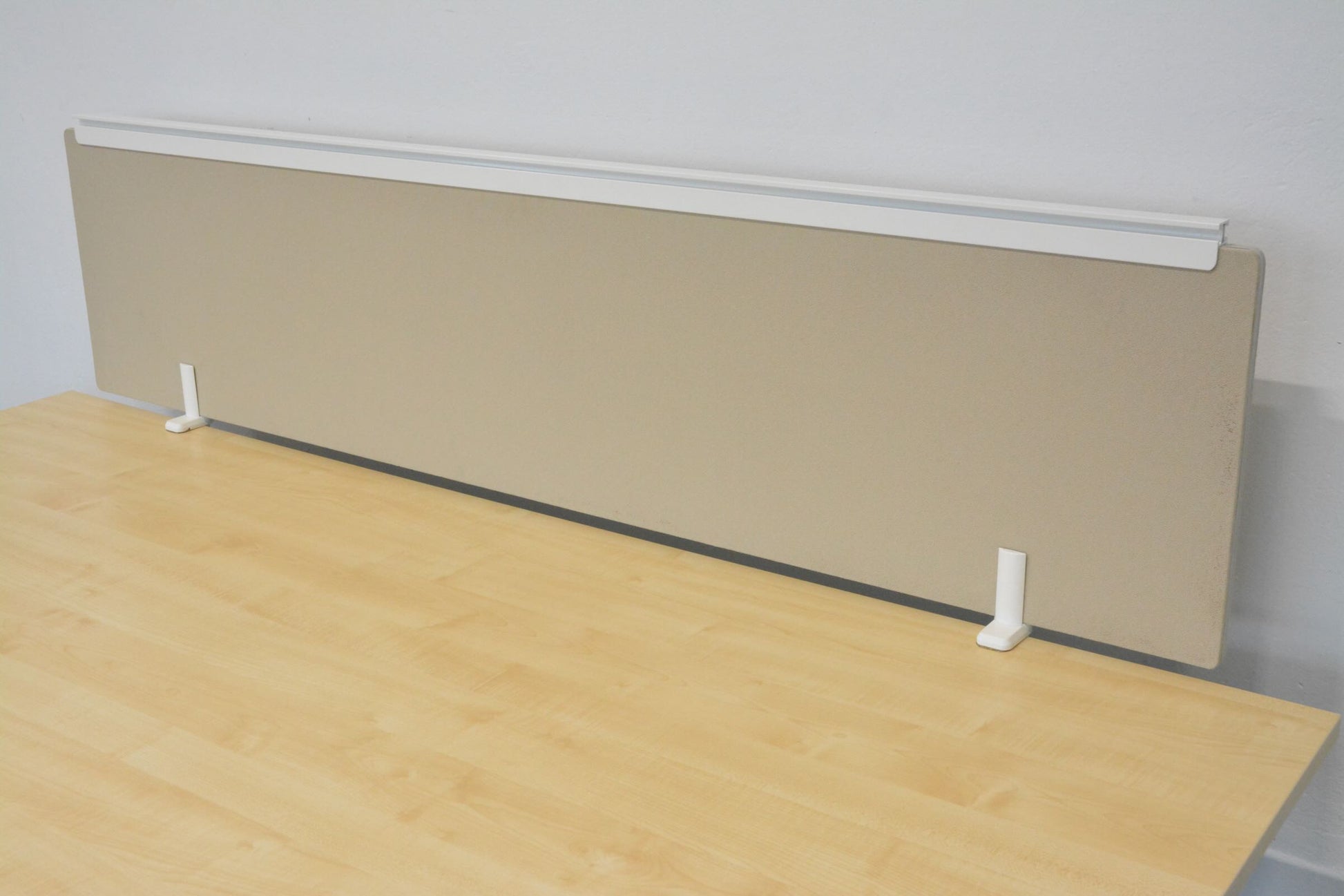 Inside Trennwand mit Tischhalterung 1800mm breit