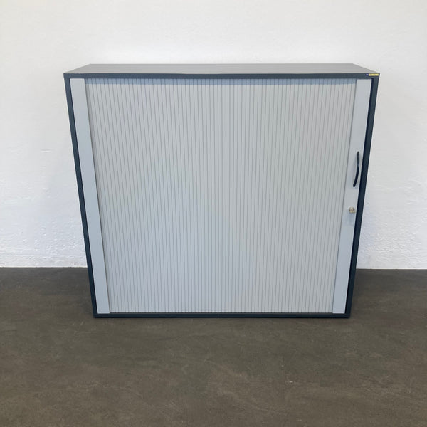 Elan Euroffice Lateralschrank 3-OH 1200mm mit Kunststoffrolladen mit Schlüssel