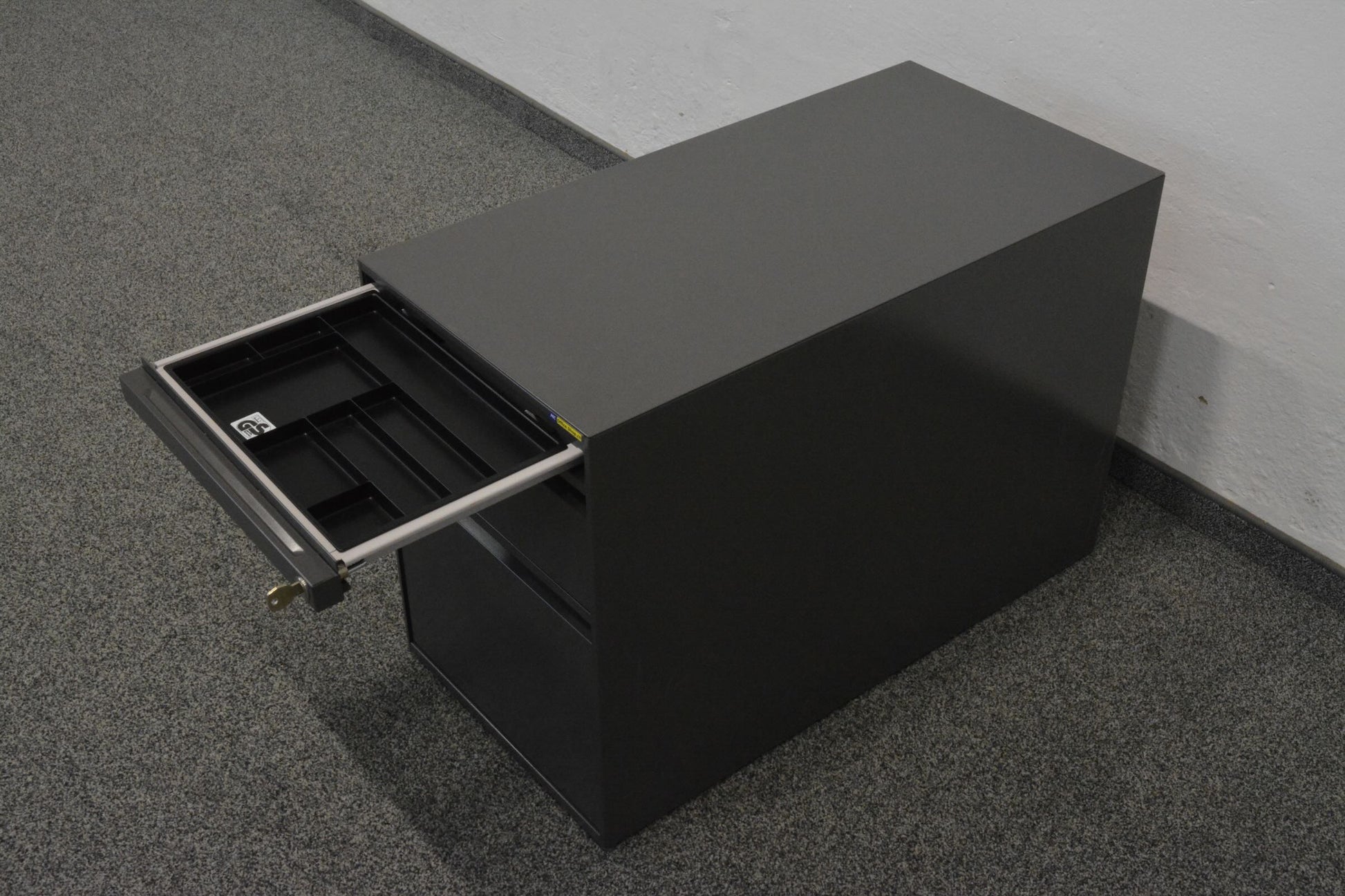 Lista Office Serie L Unterstell-Korpus mit Materialschale offen