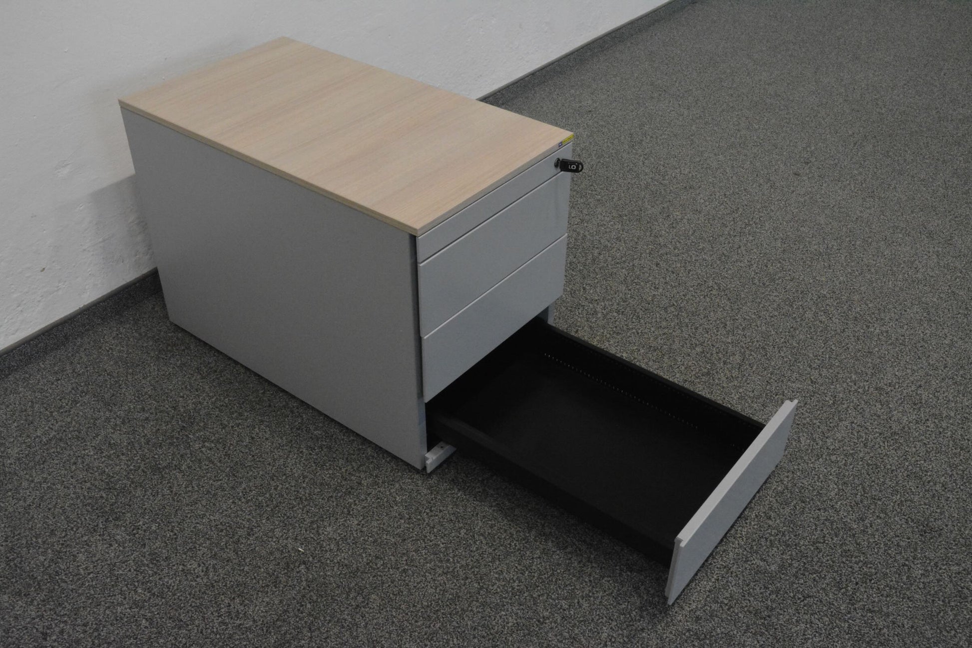 Steelcase Tenaro Roll-Korpus mit Schublade unten offen