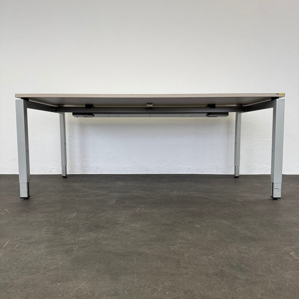 Steelcase Frame One Schreibtisch 1800x900 mm - Akazie mit Kabelkanal