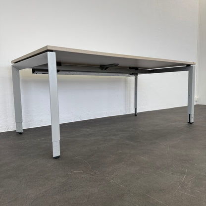 Steelcase Frame One Schreibtisch Ansicht seitlich von unten - 6036520
