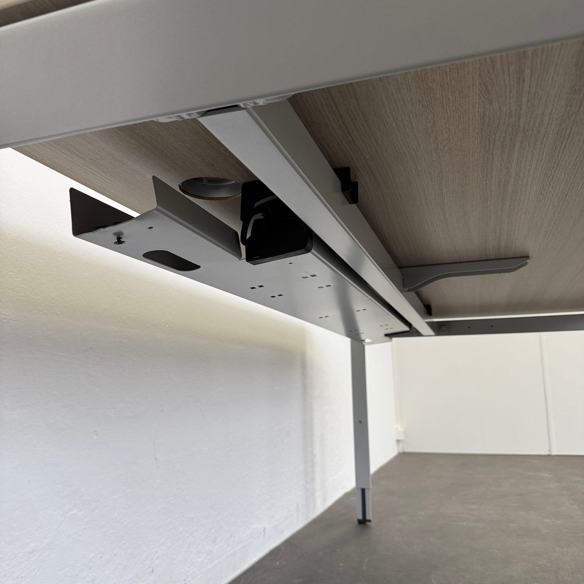 Steelcase Frame One Schreibtisch Ansicht Kabelkanal - 6036520
