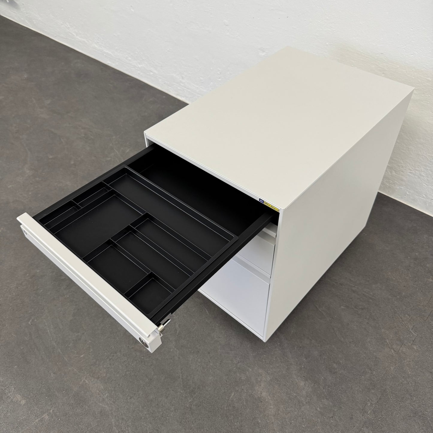 Lista Office LO Serie L Roll-Korpus mit Materialschale offen