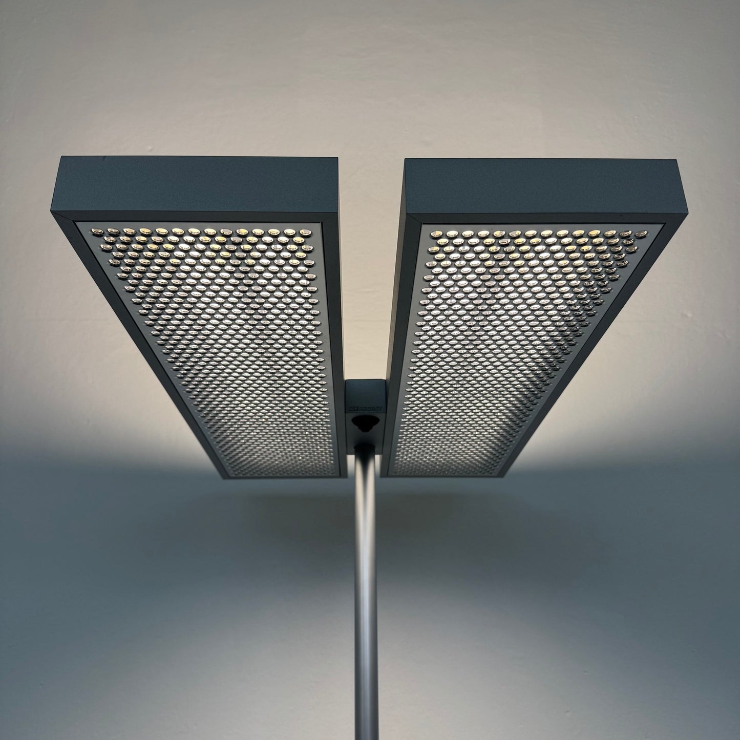 Regent Level Indirekt-/Direktleuchte Detailfoto SensoDim - 6036583