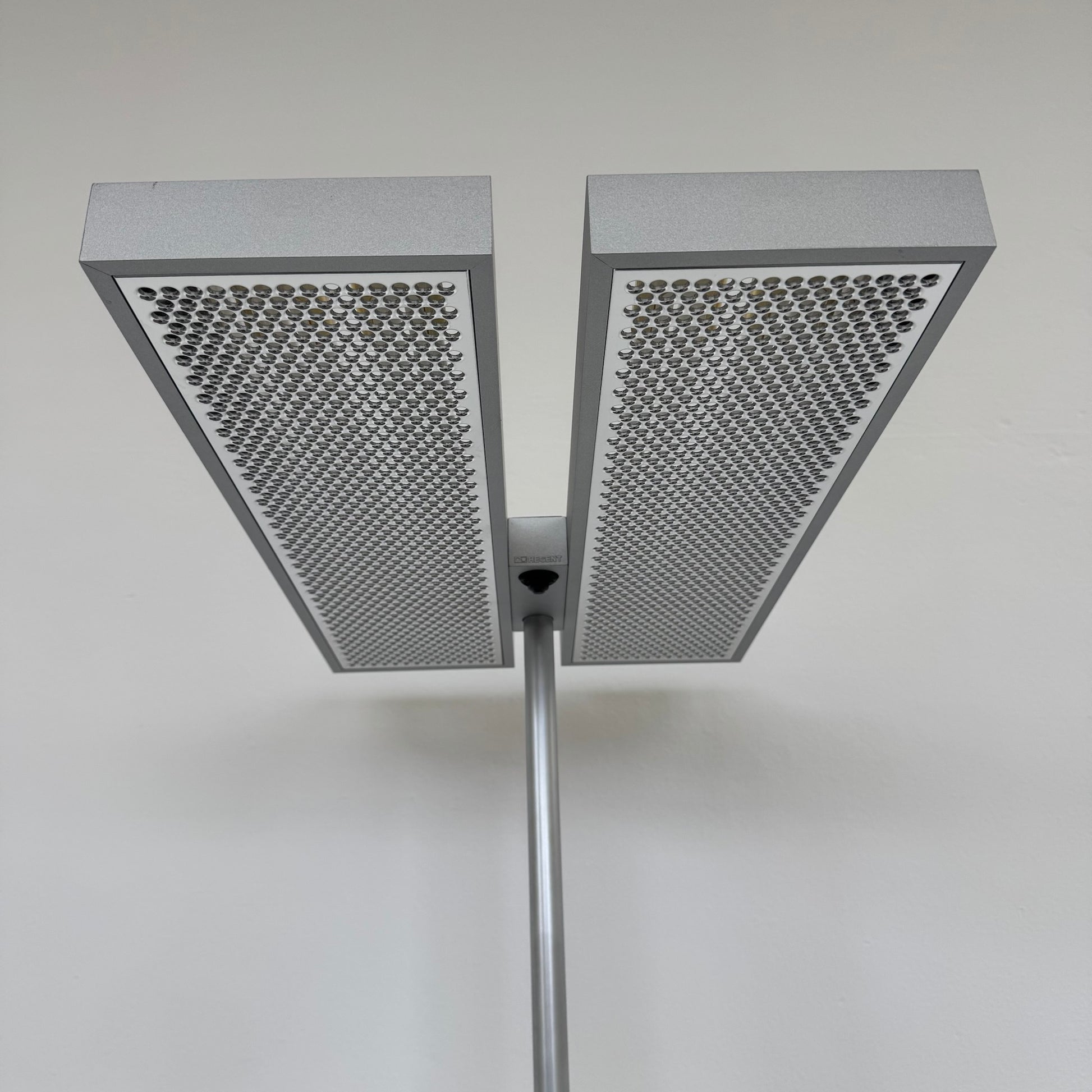 Regent Level Indirekt-/Direktleuchte Detailfoto Leuchte - 6036583