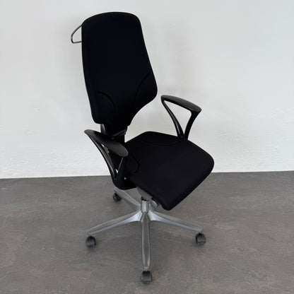 Giroflex G64 Bürodrehstuhl mit Armlehnen und Kleiderbügel - 6036637