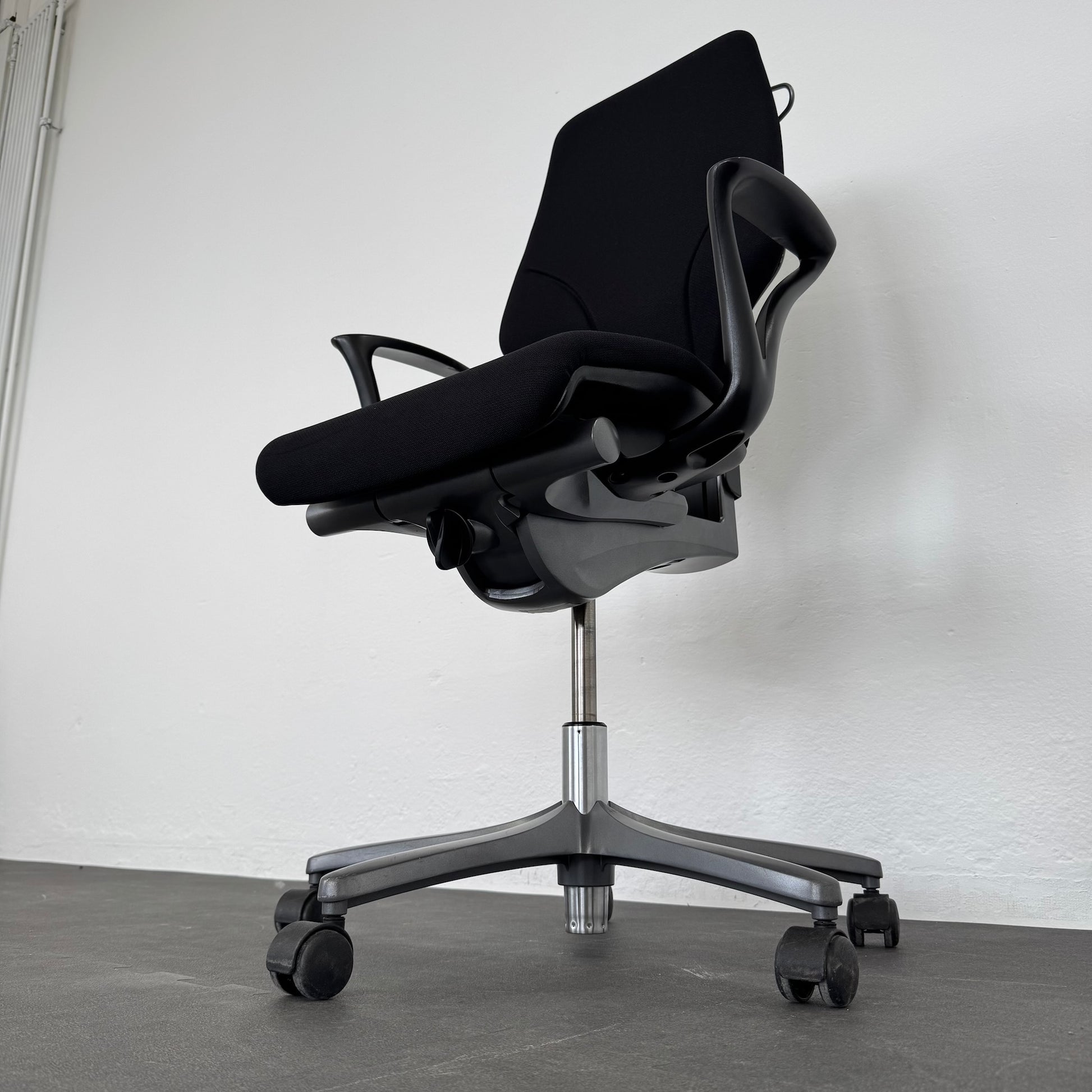 Giroflex G64 Bürodrehstuhl Detailfoto Höhenlift