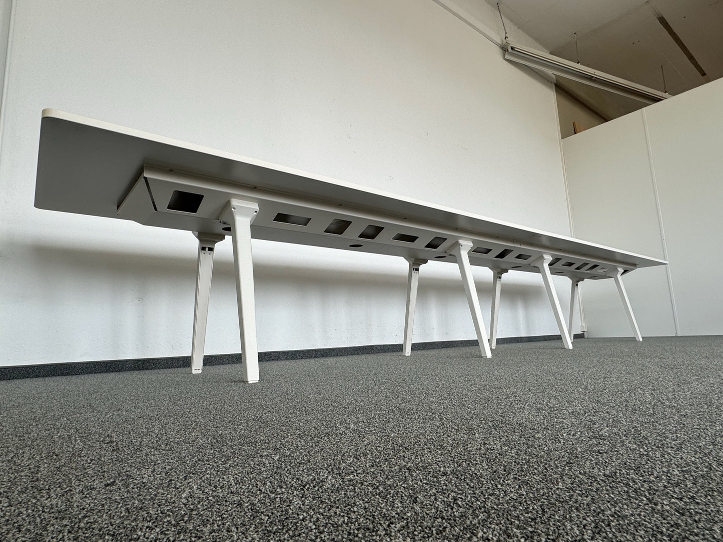 Vitra Joyn 2 Meet Sitzungstisch Ansicht von unten