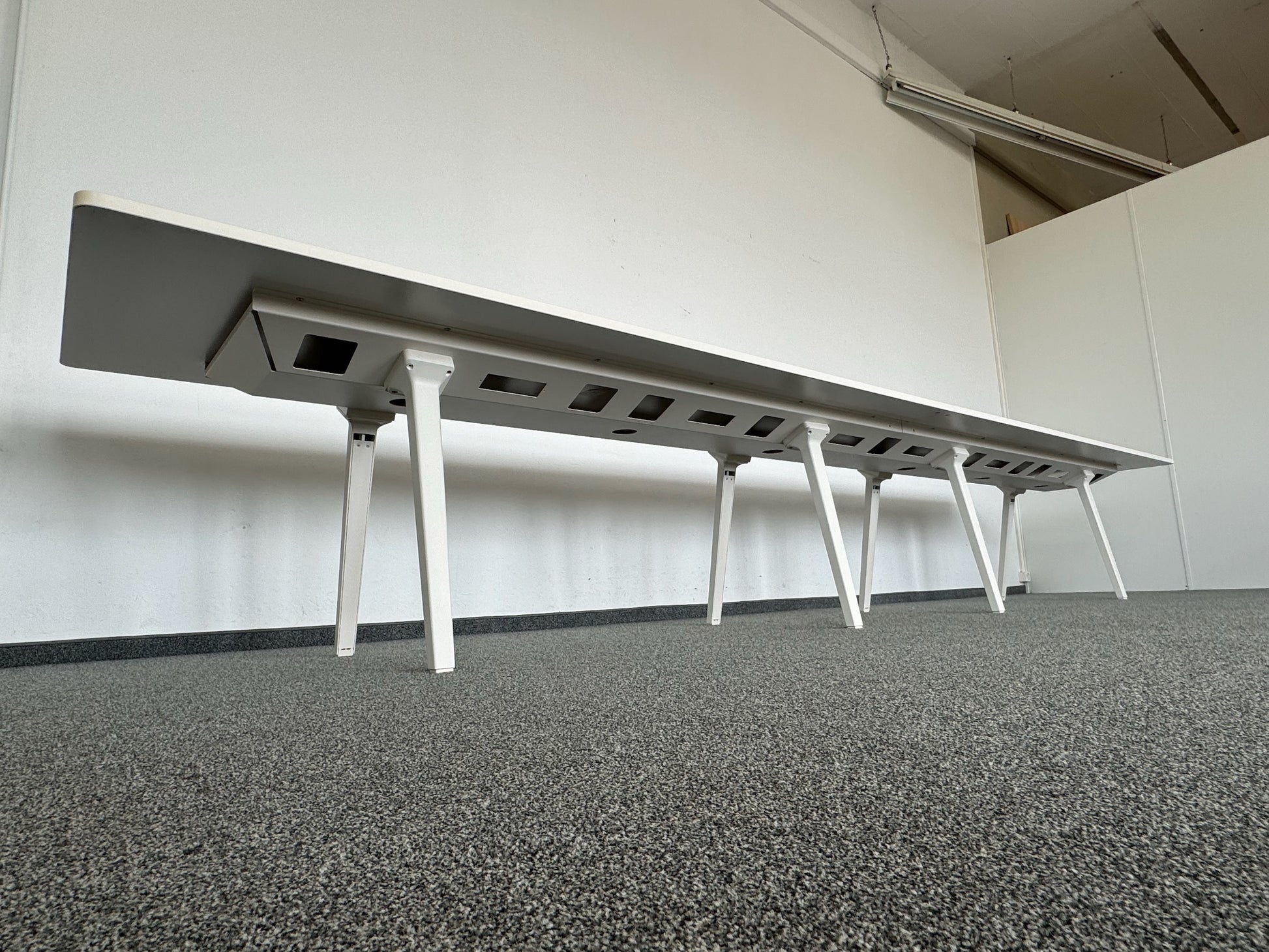 Vitra Joyn 2 Meet Sitzungstisch Ansicht von unten