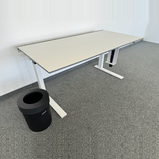 Lista Office Extend Schreibtisch mit Zubehör