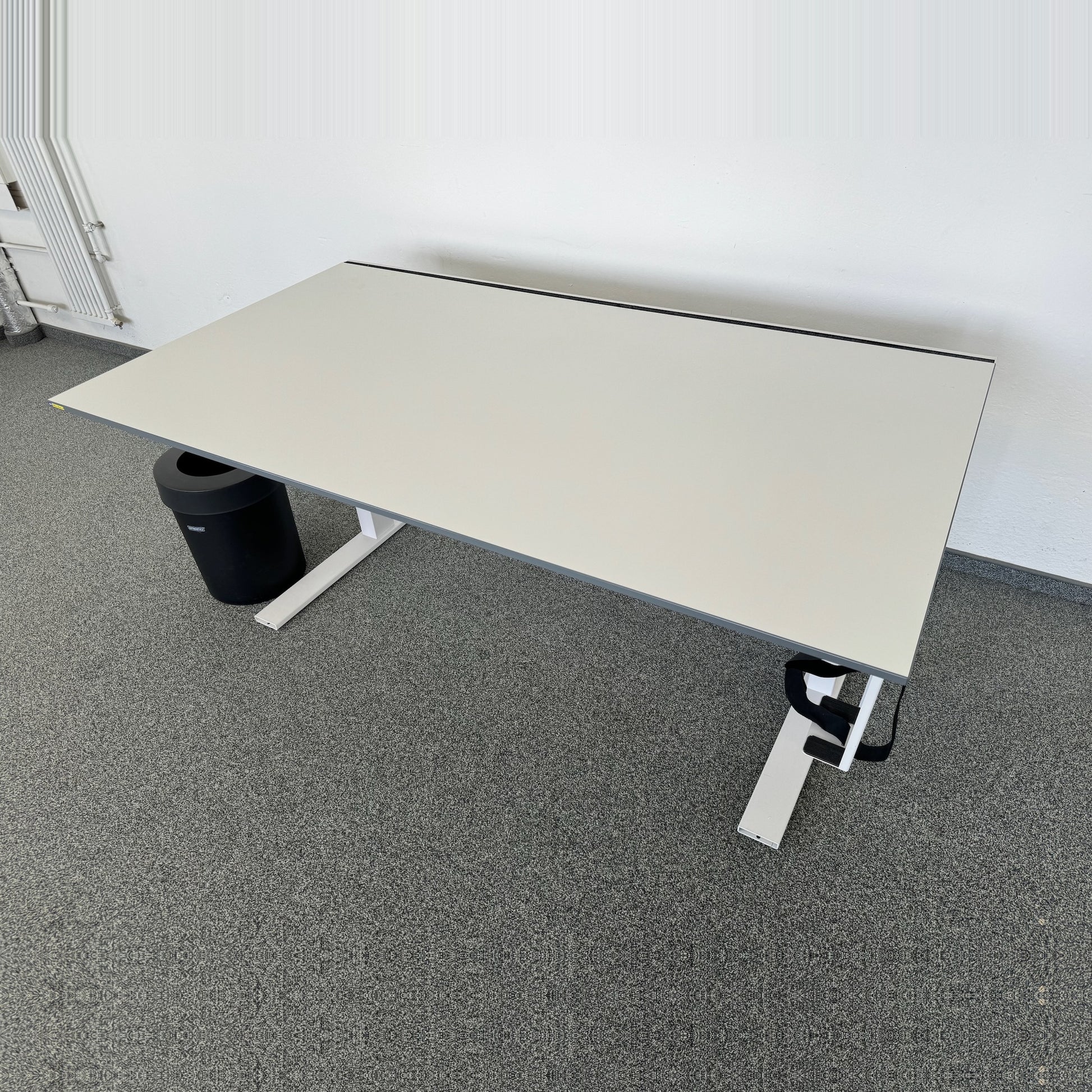 Lista Office LO Extend Schreibtisch mechanisch höhenverstellbar von 680-820mm