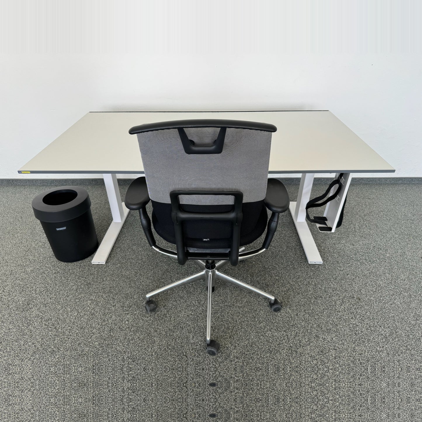 Lista Office LO Extend Schreibtisch mit CPU-Halter, Abfalleimer und Oson Bürodrehstuhl