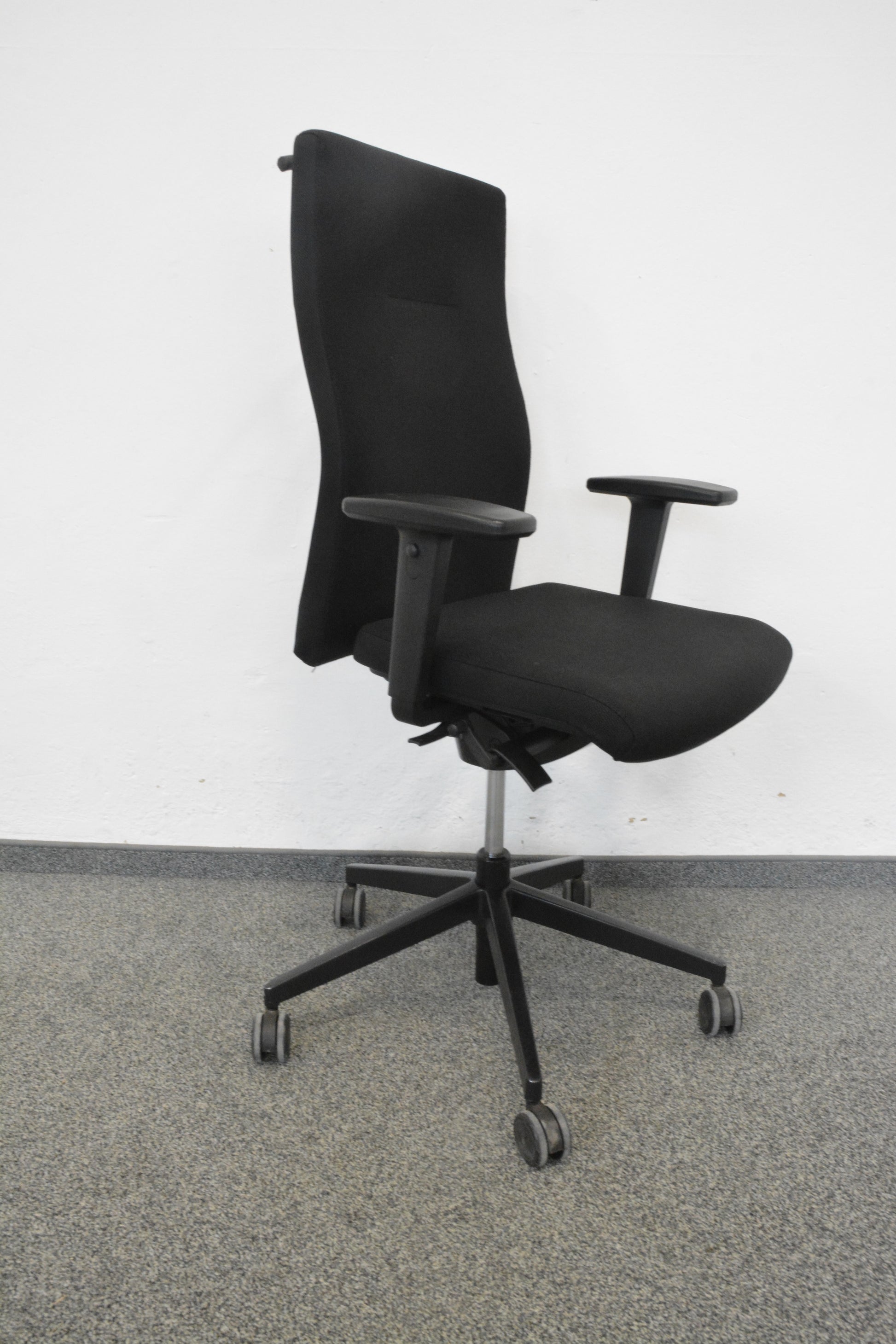 Züco Cubo Bürodrehstuhl mit Armlehnen