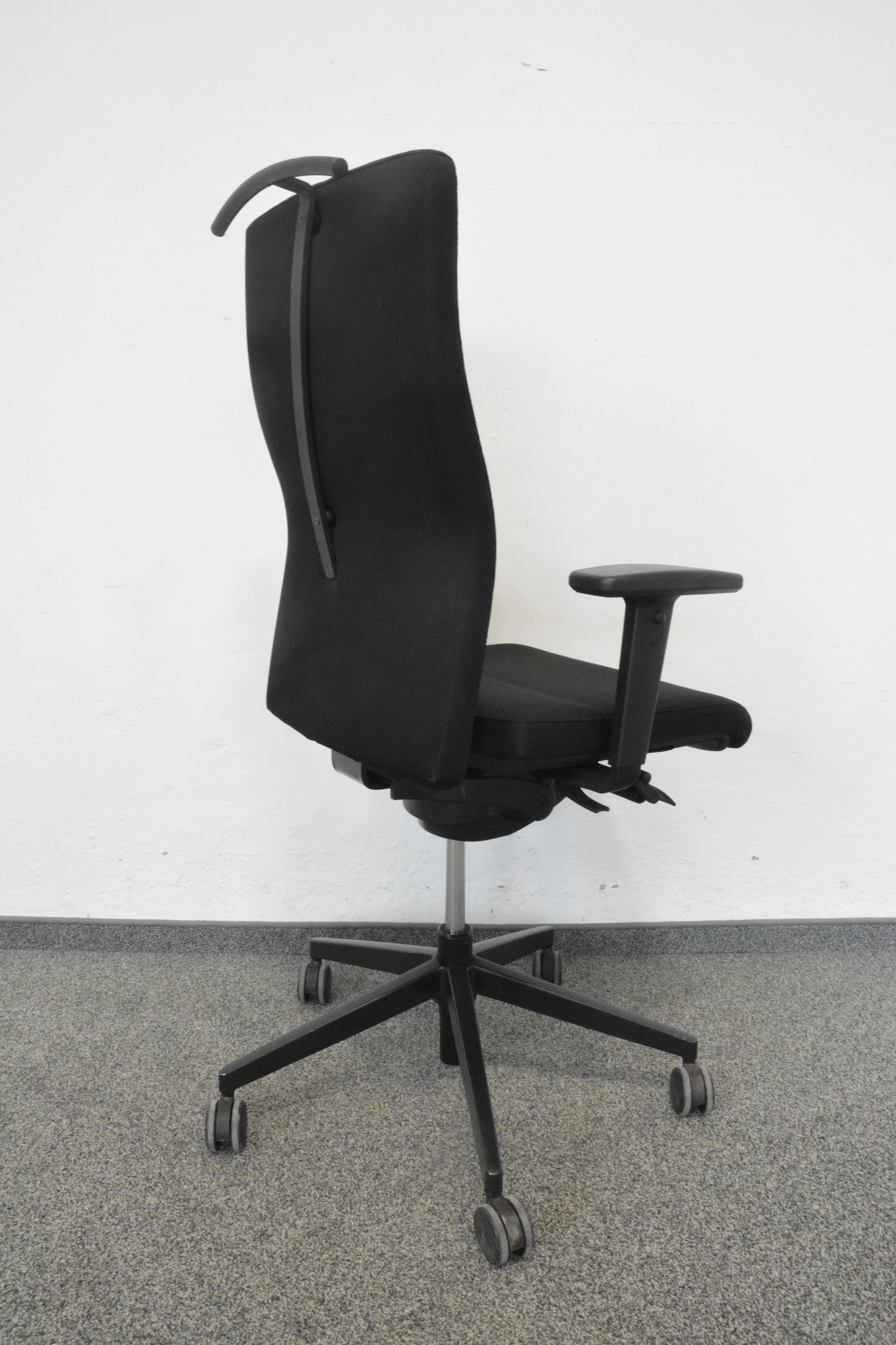 Züco Cubo Bürodrehstuhl mit Kleiderbügel