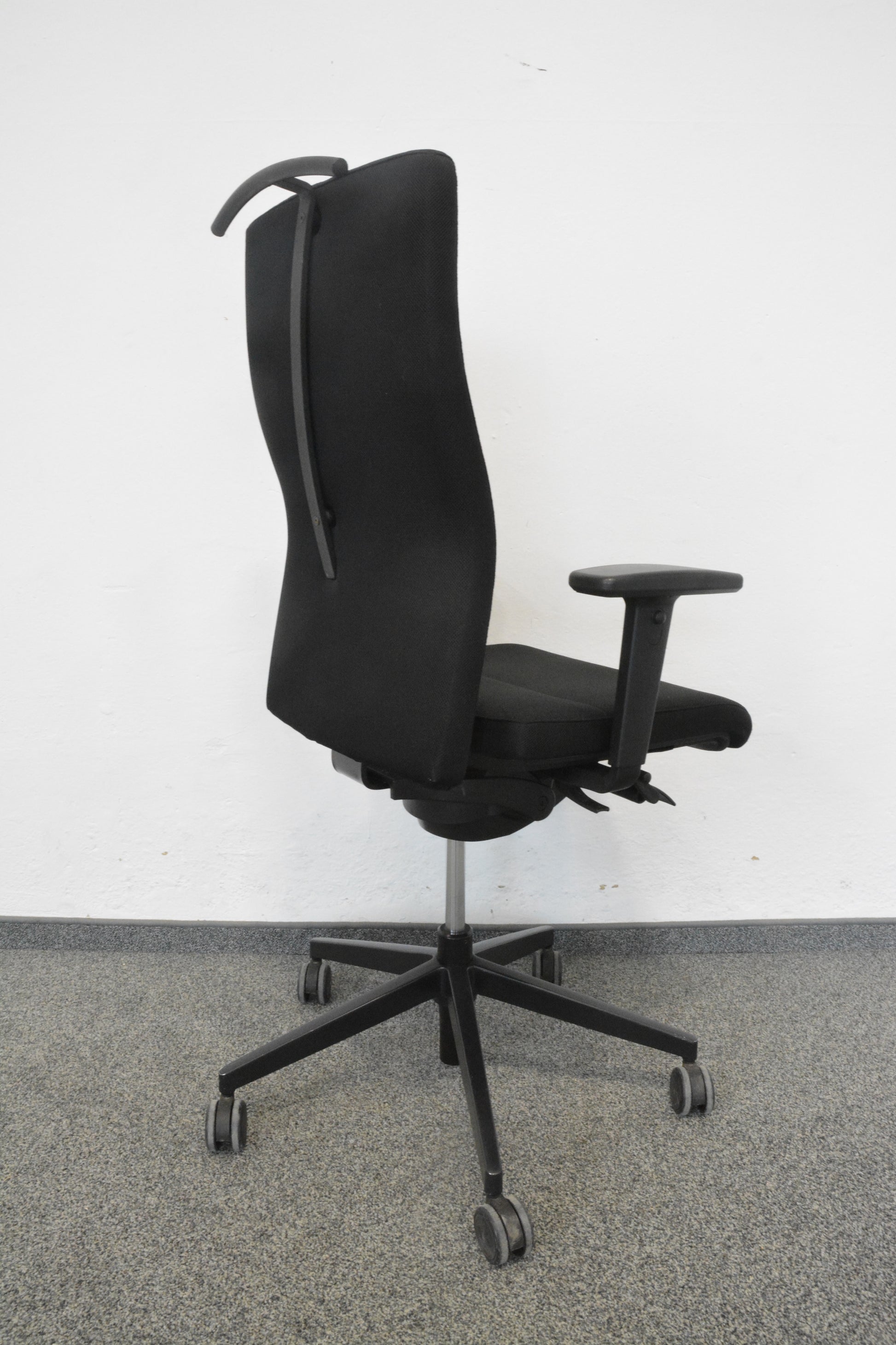 Züco Cubo Bürodrehstuhl mit Kleiderbügel