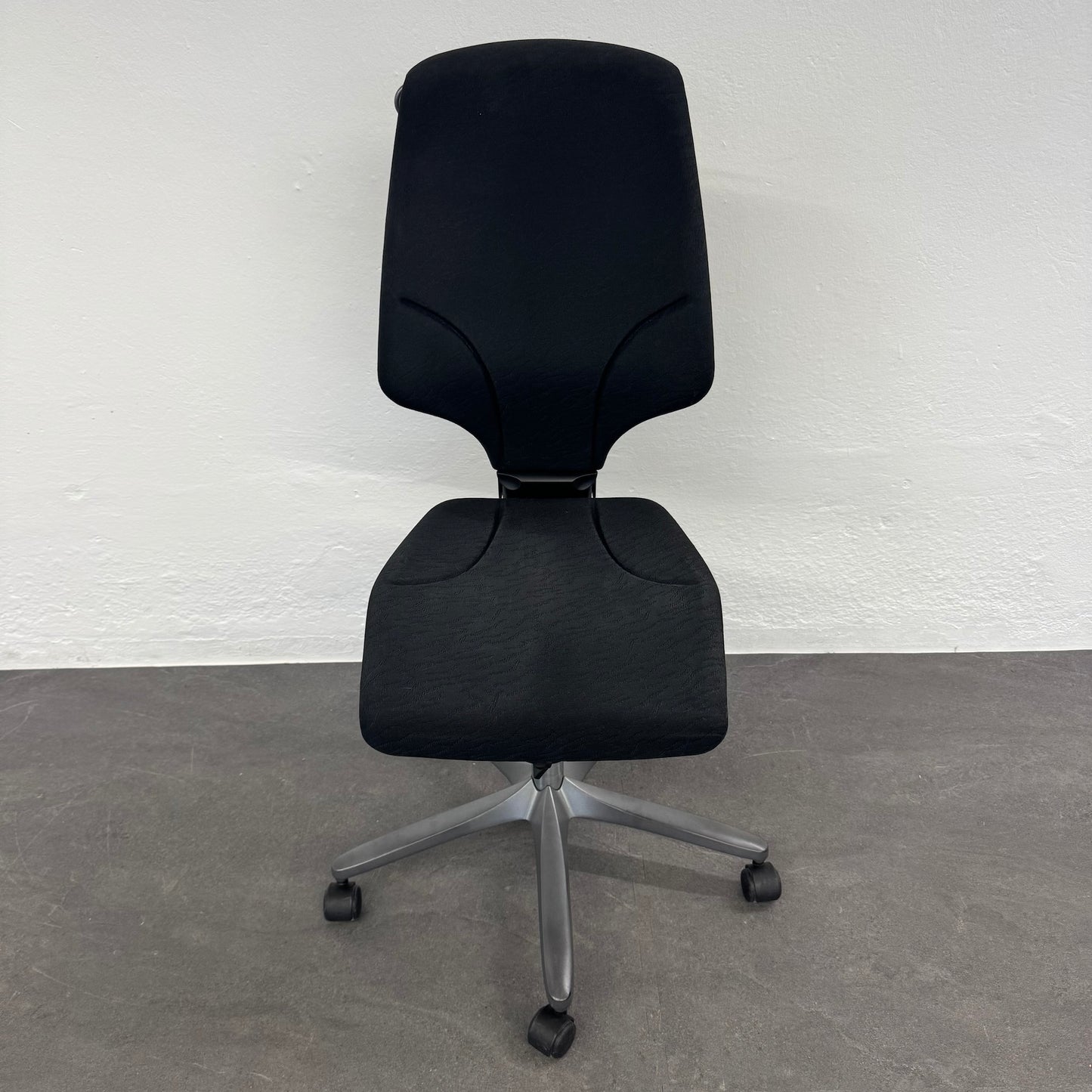 Giroflex G64 Bürodrehstuhl Stoffbezug Schwarz gemustert