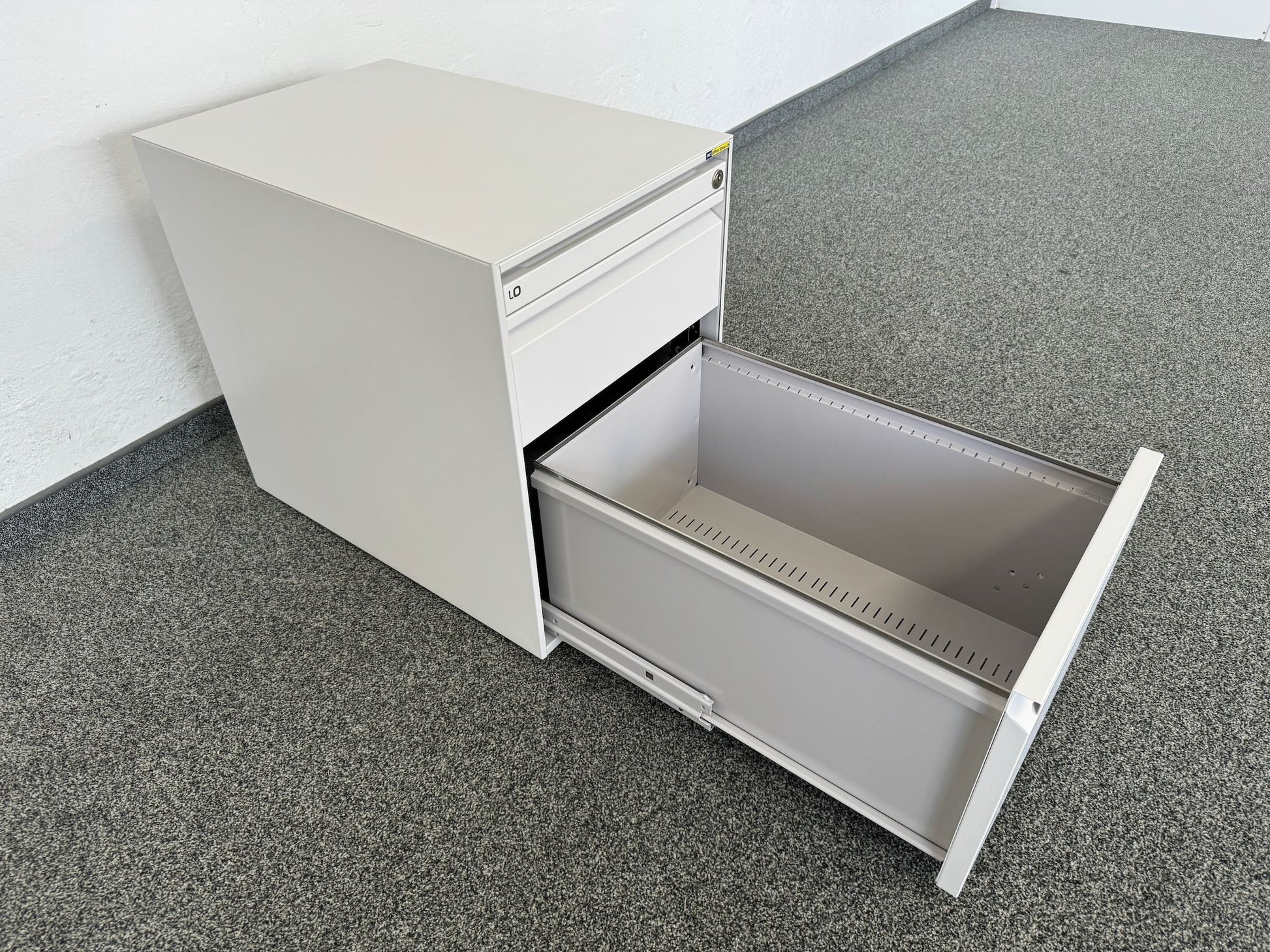 Lista Office Serie L Unterstell-Korpus mit HR-Auszug offen