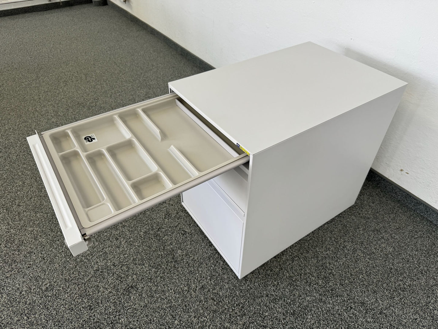 Lista Office Serie L Unterstell-Korpus mit Materialschale offen