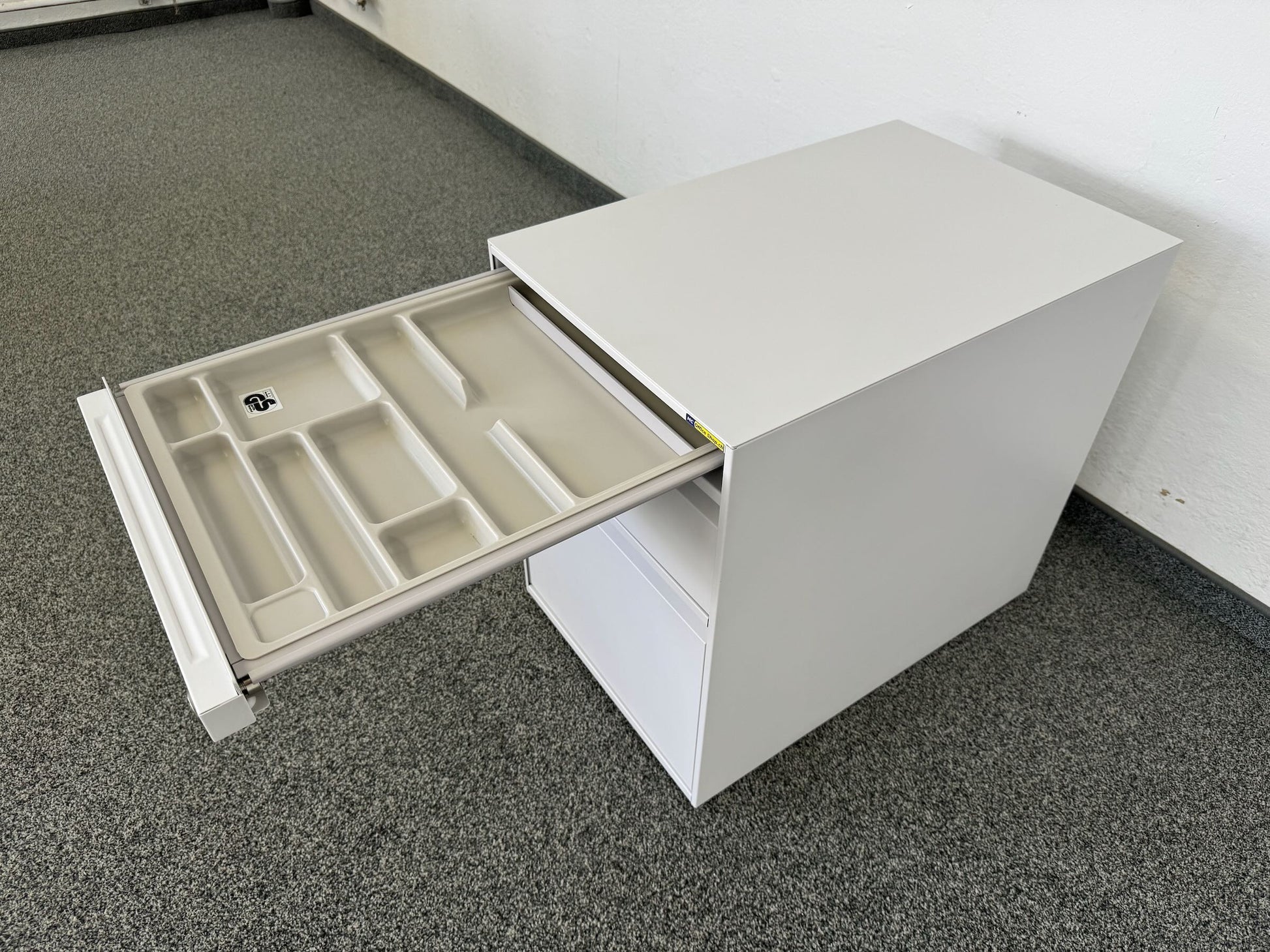 Lista Office Serie L Unterstell-Korpus mit Materialschale offen