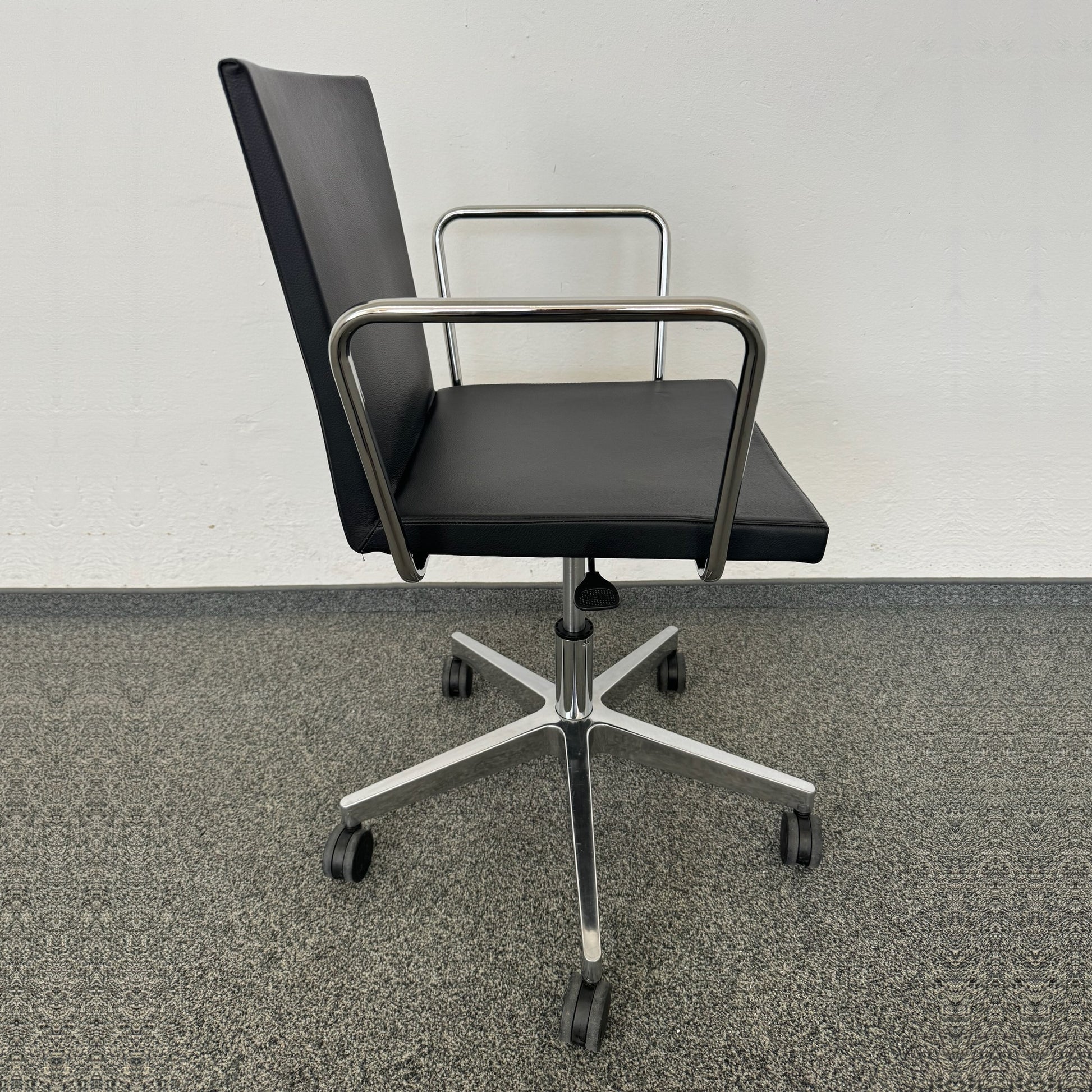 Accademia Fina Sitzungsdreh-Sessel Gestell Metall Chrom