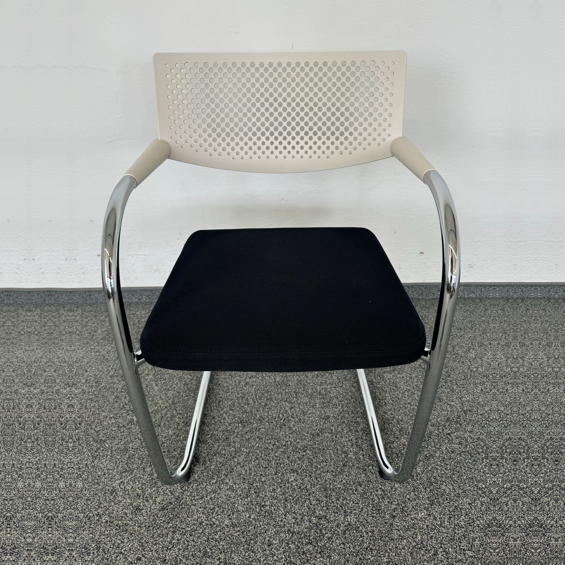 Vitra Visavis 2 Freischwinger Stoffbezug Schwarz