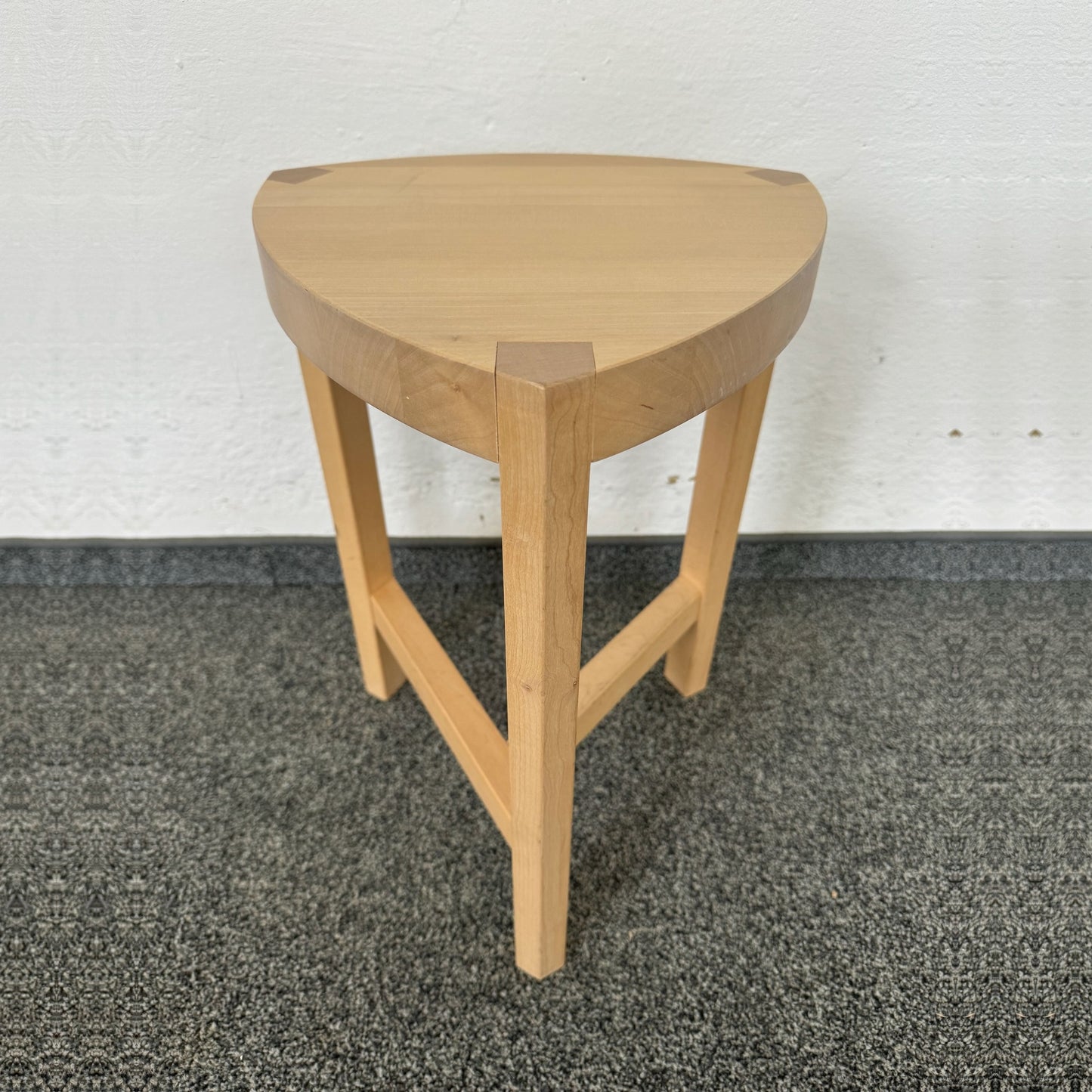 Schloss Herdern wank Hocker aus Holz Ahorn