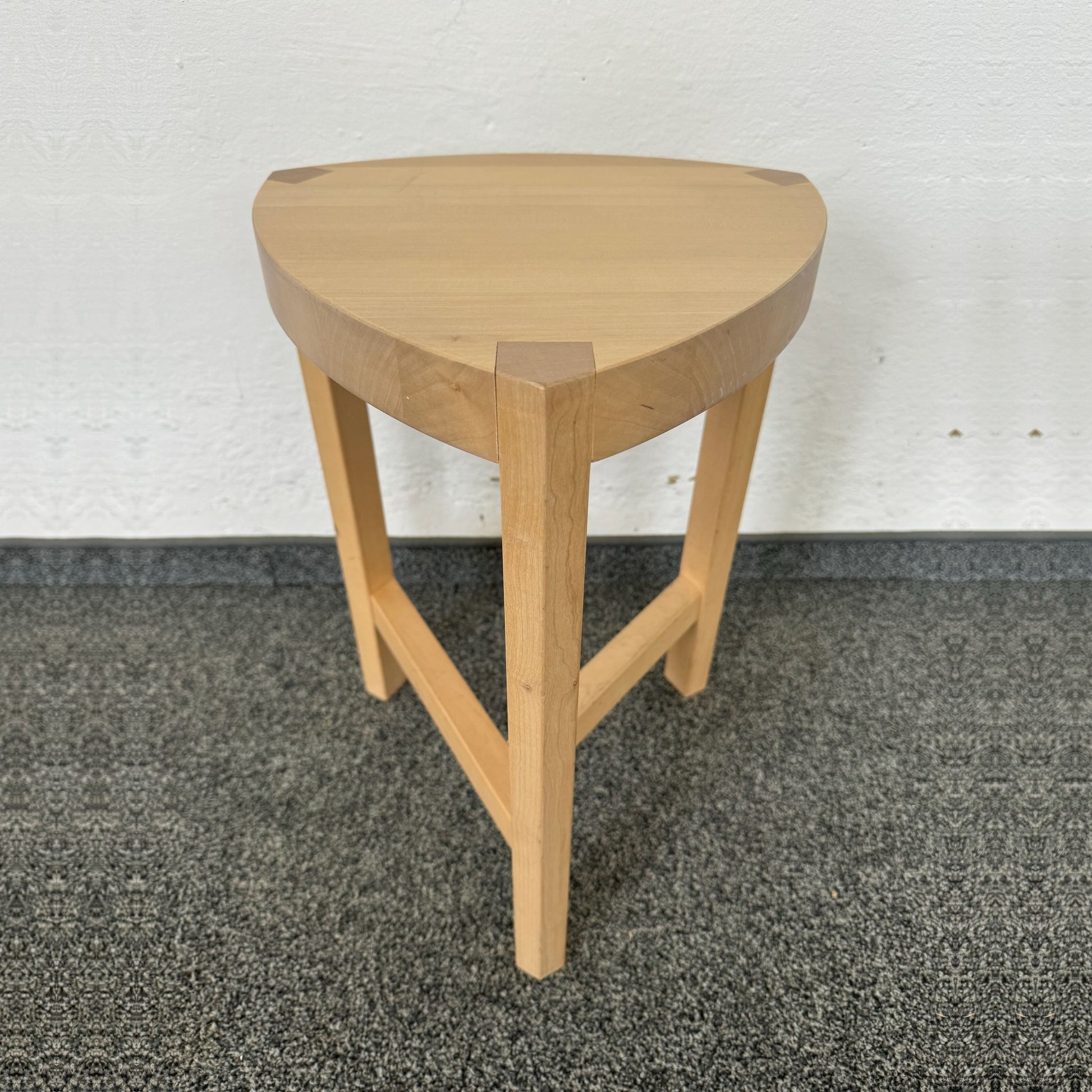 Schloss Herdern wank Hocker aus Holz Ahorn