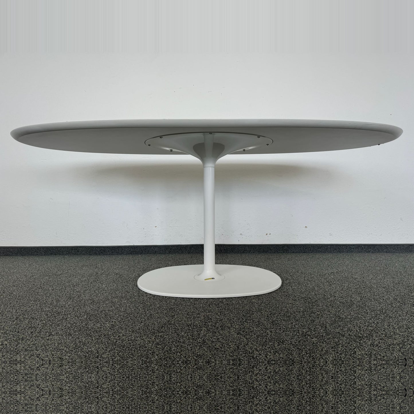 Arper Dizzie Loungetisch von unten