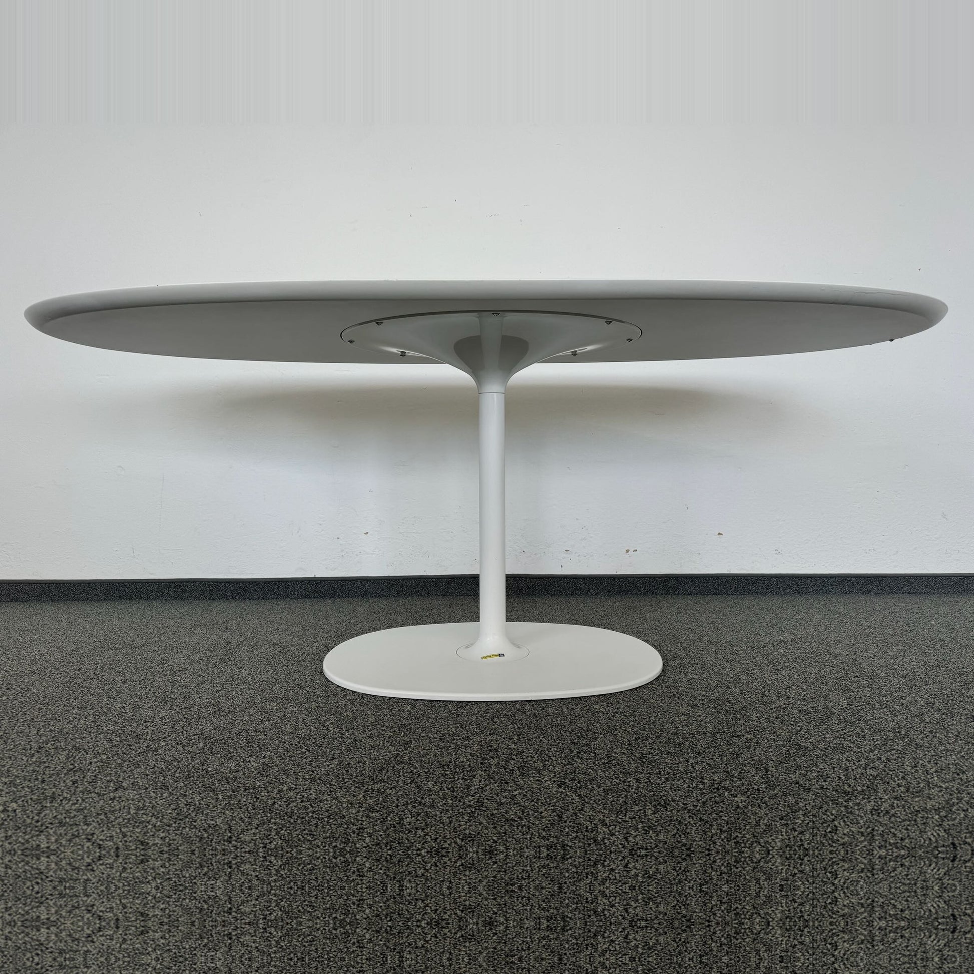 Arper Dizzie Loungetisch von unten