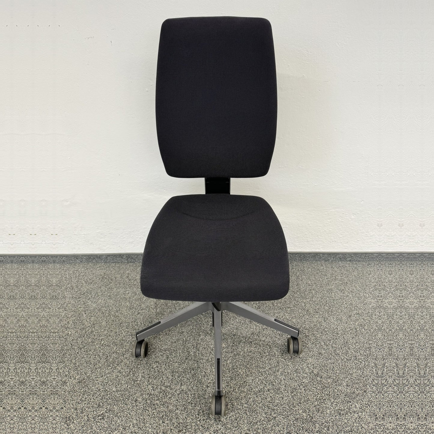 Giroflex G68 Bürodrehstuhl mit Stoffbezug Anthrazit