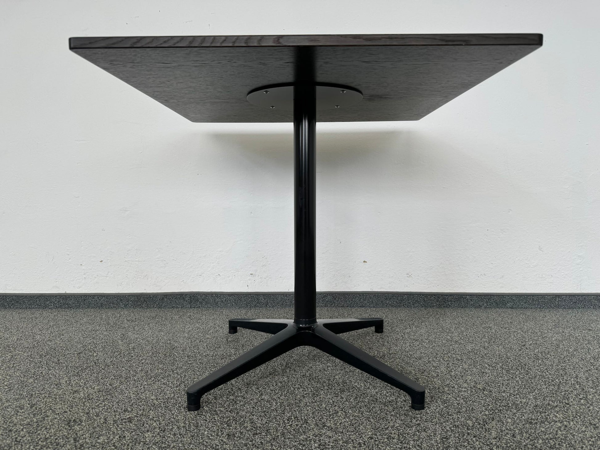 Vitra Bistro Table Ansicht von unten