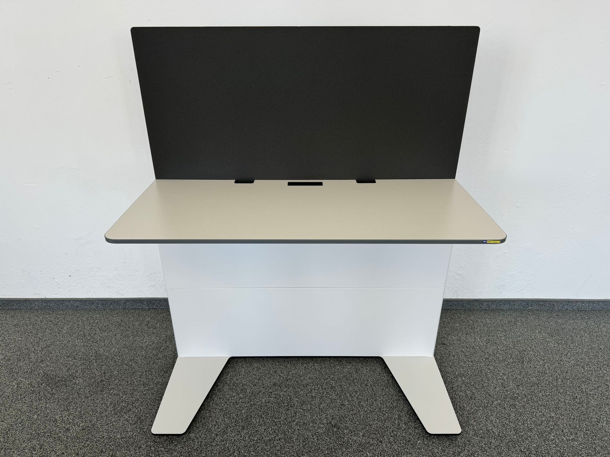 Lista Office Workstation Schreibtisch Spanplatte Weiss mit Kante Anthrazit