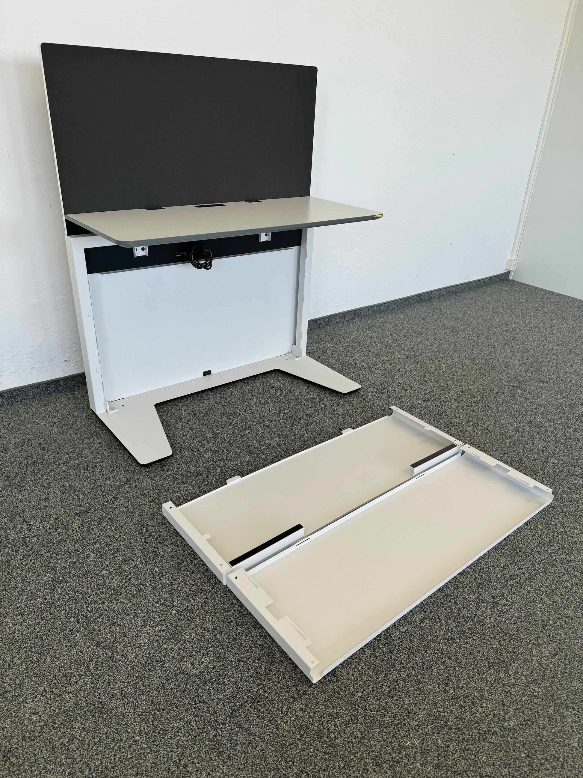Lista Office Workstation Schreibtisch mit offener Abdeckung