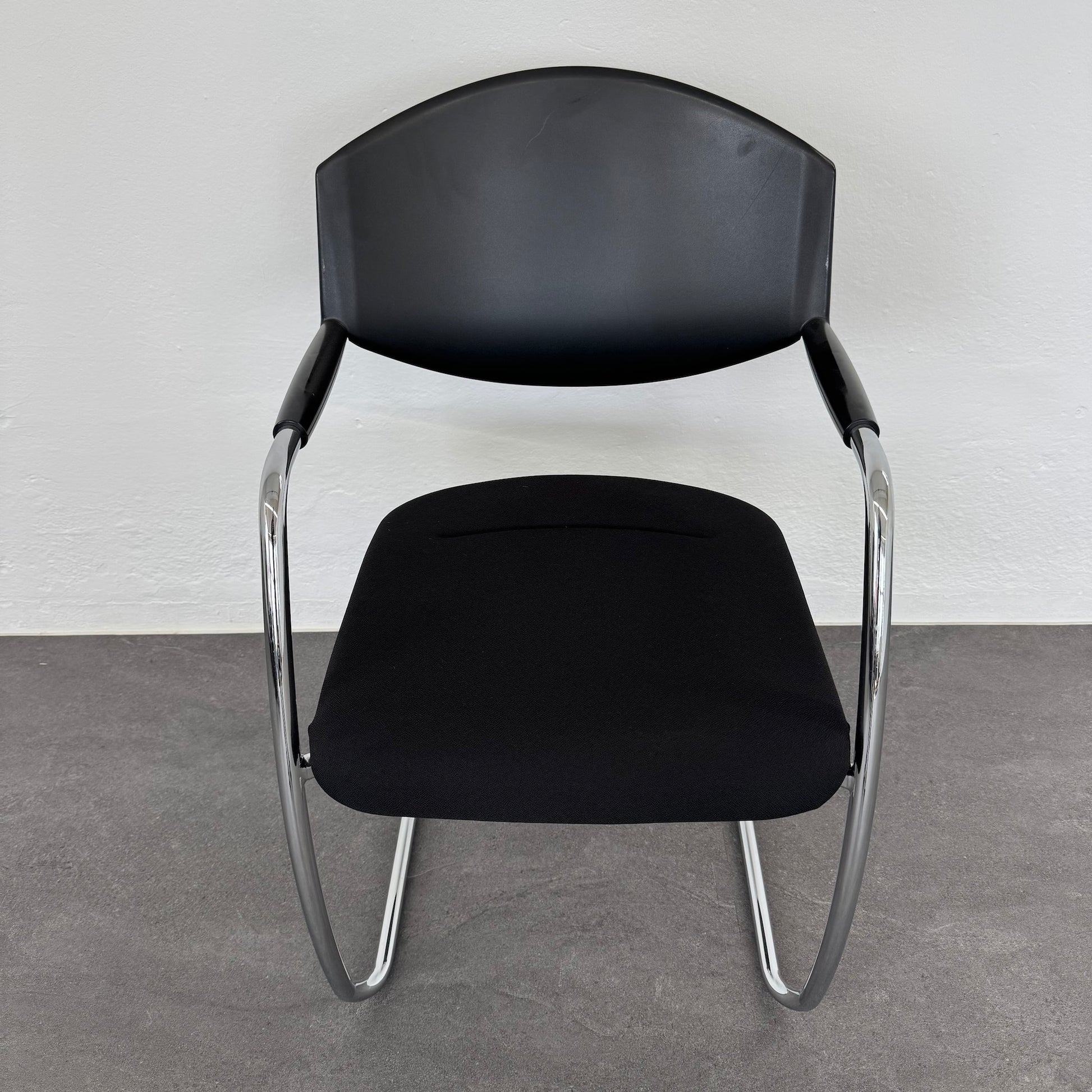 Giroflex G16 Freischwinger Stoffbezug schwarz