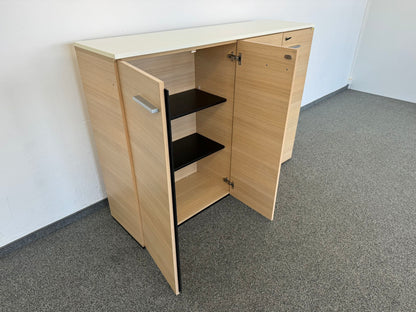 Echo Doppel-Flügeltür-Aktenschrank von der Seite mit einem Teil offen - 6037076