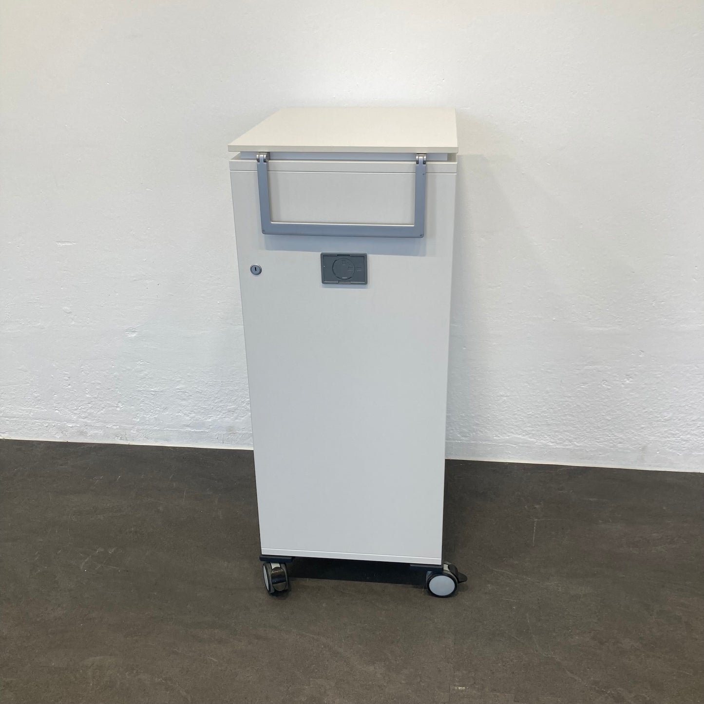 Steelcase Moby Roll-Caddy seitliche Ansicht mit Zugbügel - 6037080