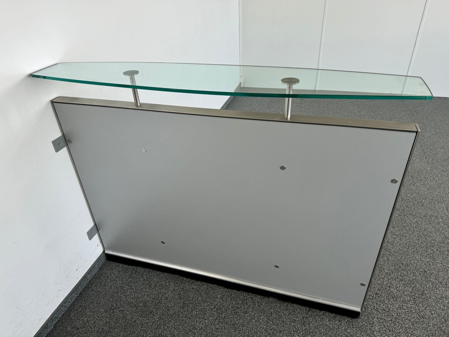 Top Design Classic Anbautheke von hinten hoch fotografiert