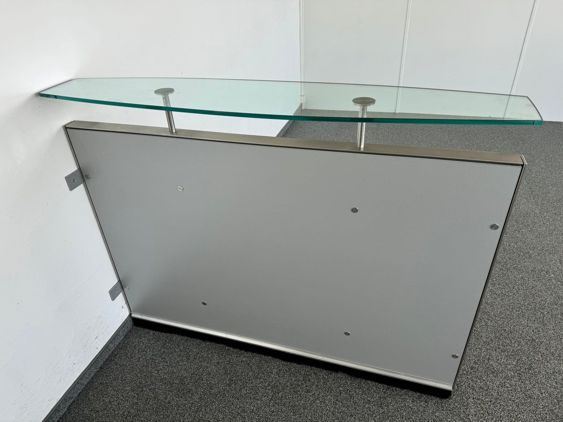 Top Design Classic Anbautheke von hinten hoch fotografiert