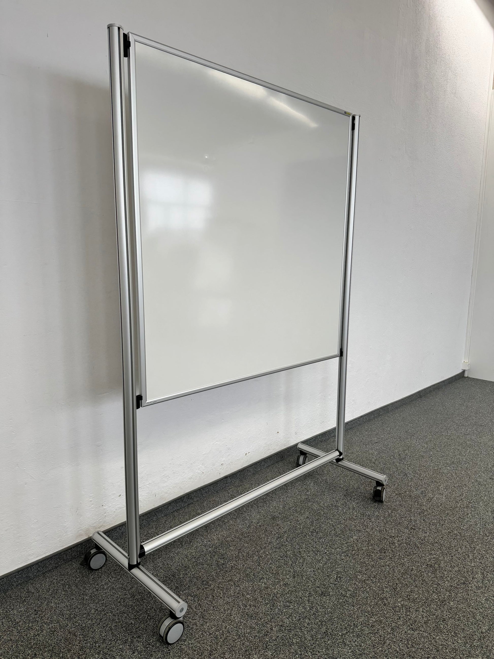 O + C Tafelständer fahrbar Whiteboard-Seite