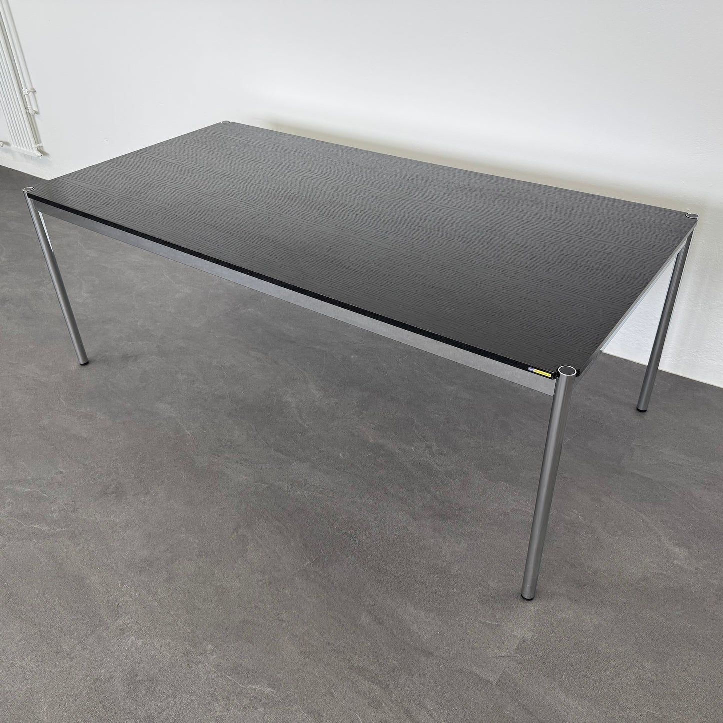 USM Haller Classic Schreibtisch mit Gestell chrom glanz