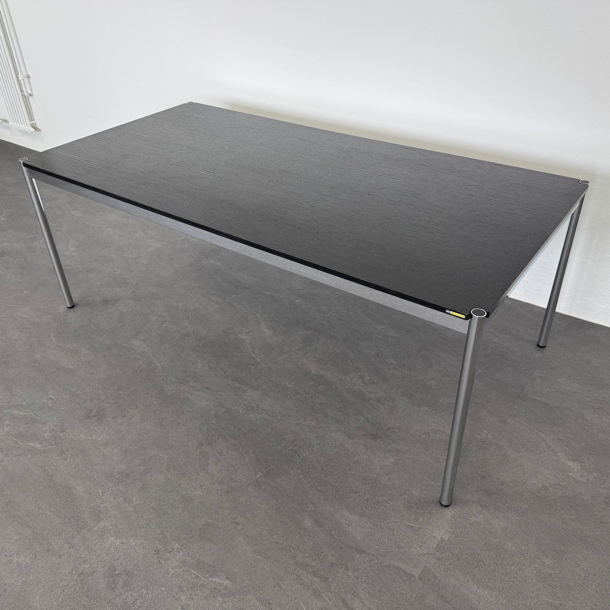 USM Haller Classic Schreibtisch mit Gestell chrom glanz
