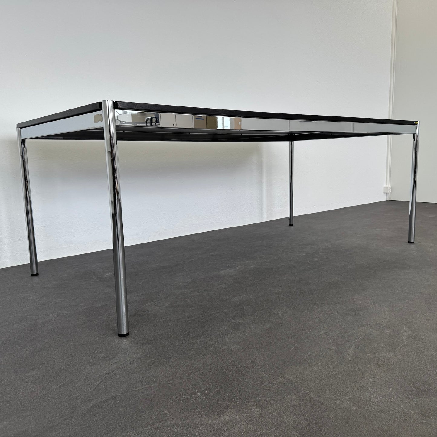 USM Haller Classic Schreibtisch Detailsansicht Gestell
