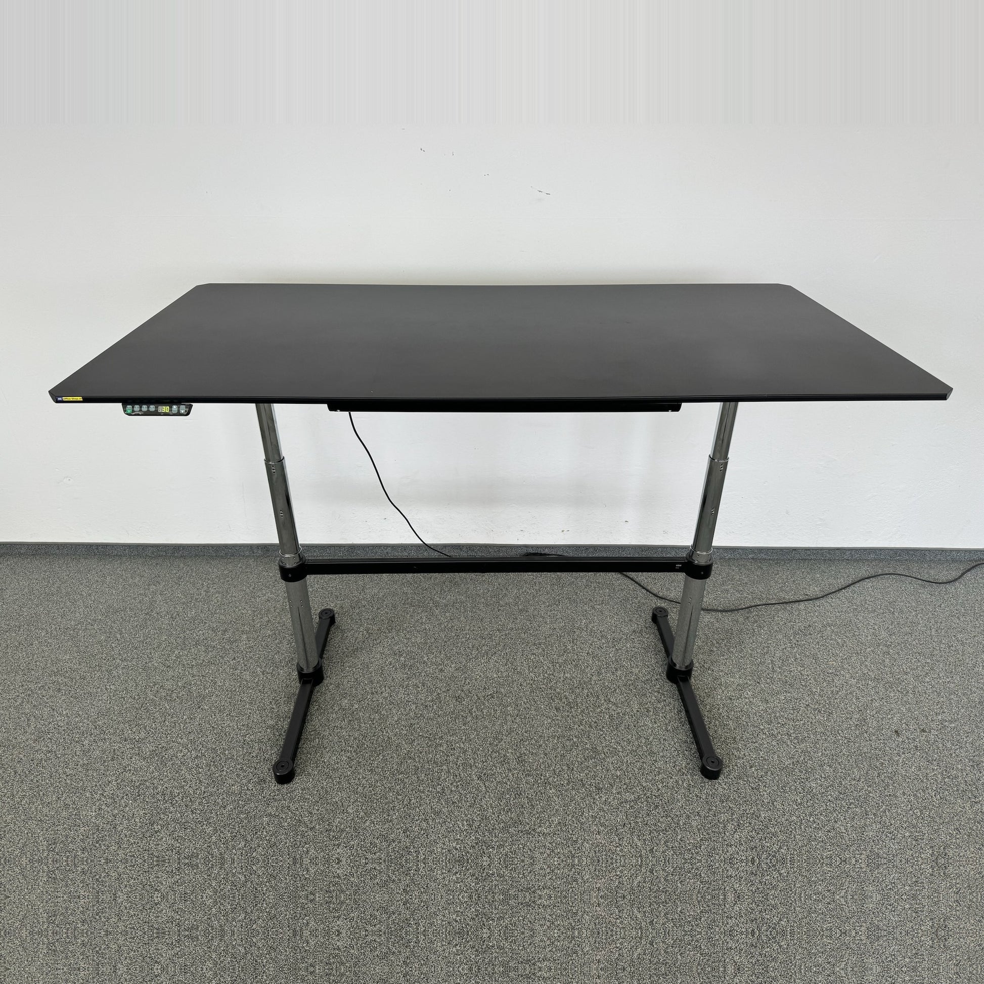 USM-Haller Kitos-E Sitz-Steh-Tisch Tischplatte Linoleum Schwarz